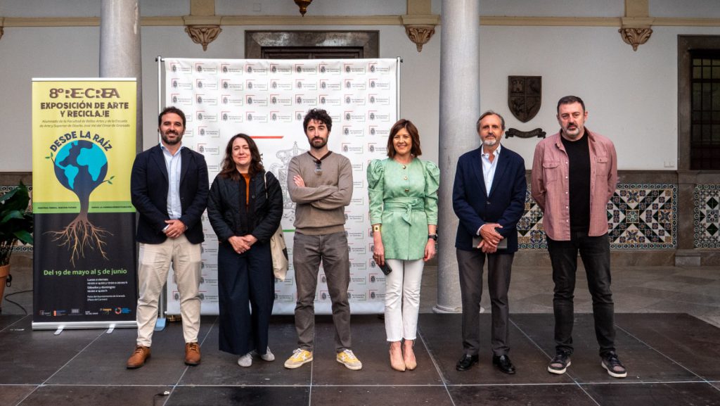 Inauguración de la exposición del certamen de creación artística y reciclaje 'Re-Crea' - 
